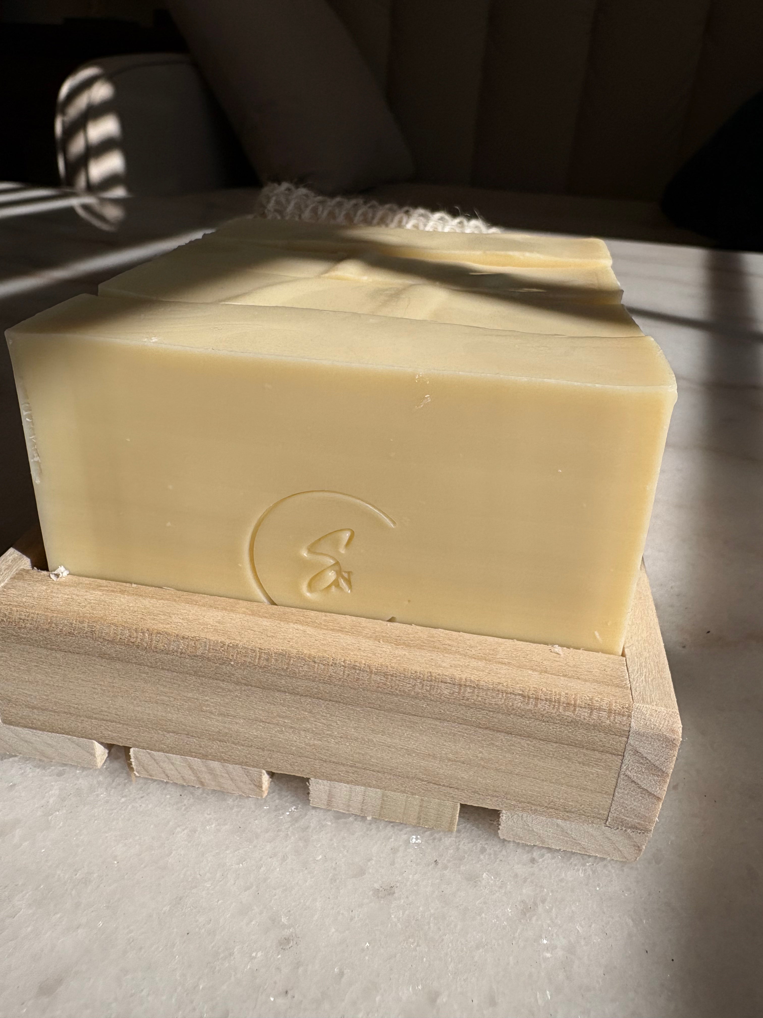 Peach Resin Dew - Botanical Artisan Soap - Moisturizing, Natural, Luxury Soap